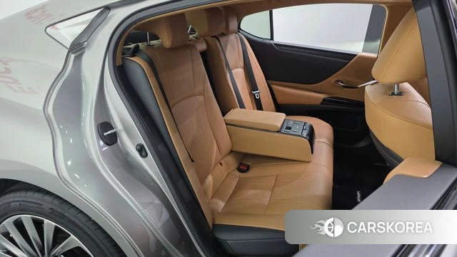 Lexus ES300h 7th generation 2021 Песочный из Кореи, фото 3