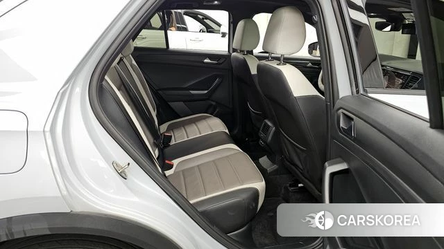 Volkswagen T-Roc 2021 Светло-серебряный цвет из Кореи, фото 3