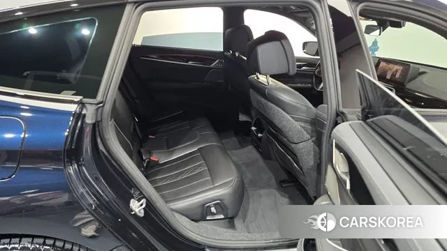 BMW 6 Series GT (G32) 2023 Черный из Кореи, фото 3