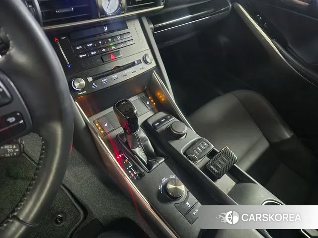 Lexus New IS300 2018 Белый из Кореи, фото 3