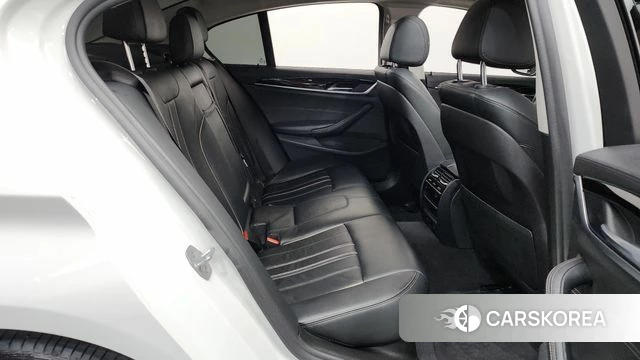 BMW 5 Series (G30) 2018 Белый из Кореи, фото 3