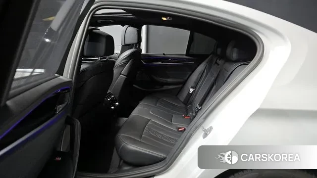 BMW 5 Series (G30) 2023 Белый из Кореи, фото 3