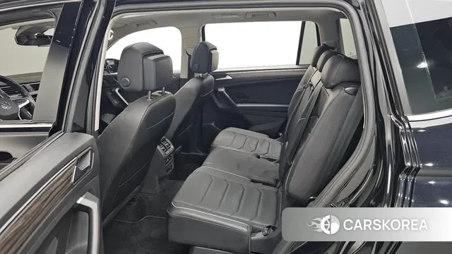 Volkswagen Tiguan Allspace 2023 Черный из Кореи, фото 3
