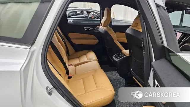 Volvo XC60 second Generation 2024 Белый из Кореи, фото 3