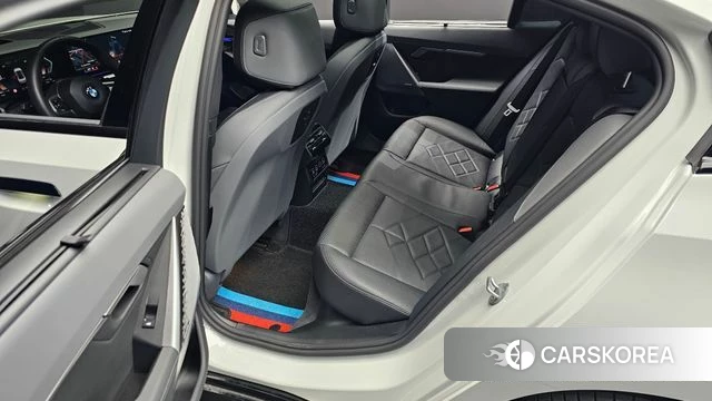 BMW 5 Series (G60) 2025 Белый из Кореи, фото 3