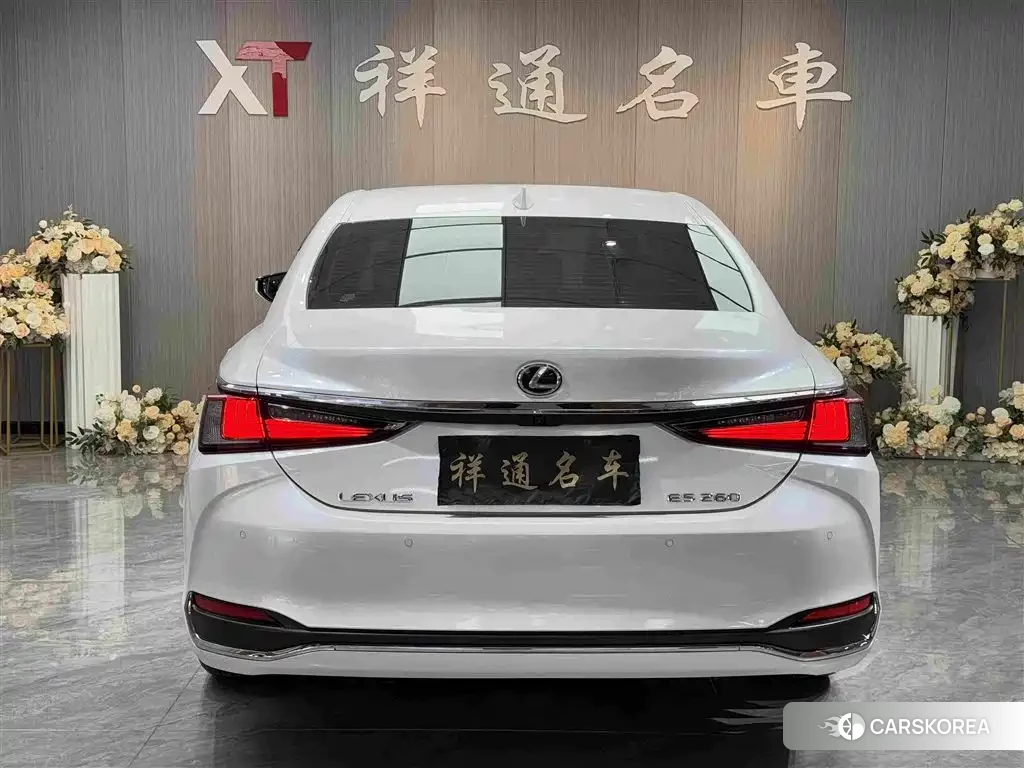 Lexus ES 2023 Белый из Китая, фото 3