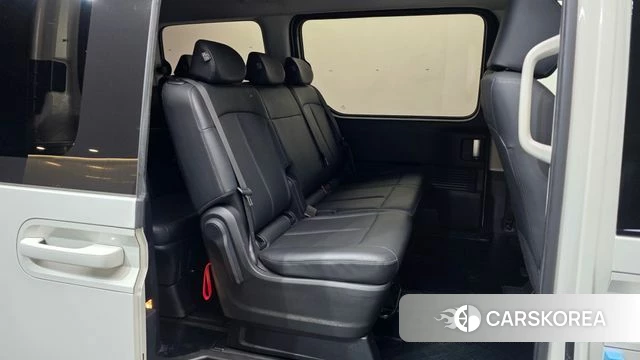 Hyundai Staria 2023 Белый из Кореи, фото 3