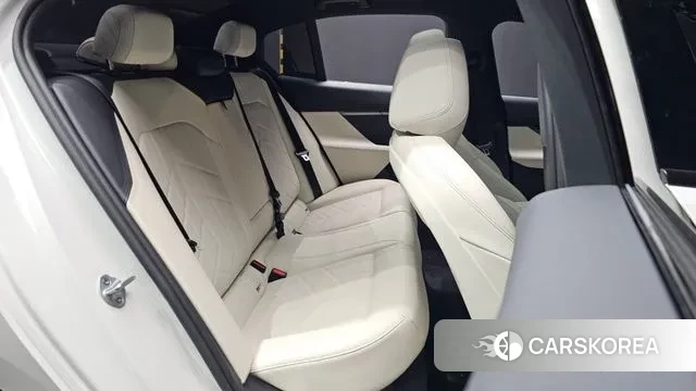 BMW 5 Series (G60) 2025 Белый из Кореи, фото 3