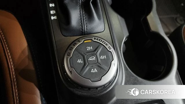 Ford Bronco 6th Generation 2022 Желтый из Кореи, фото 3