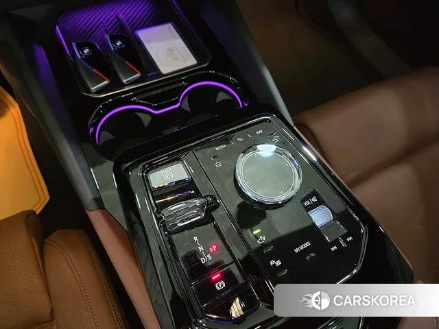 BMW 5 Series (G60) 2023 Белый из Кореи, фото 3