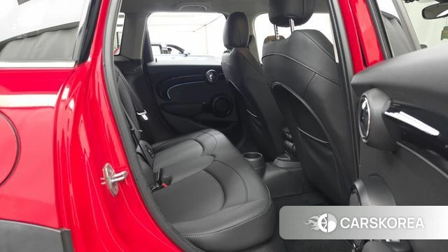 Mini Cooper 2023 Красный из Кореи, фото 3