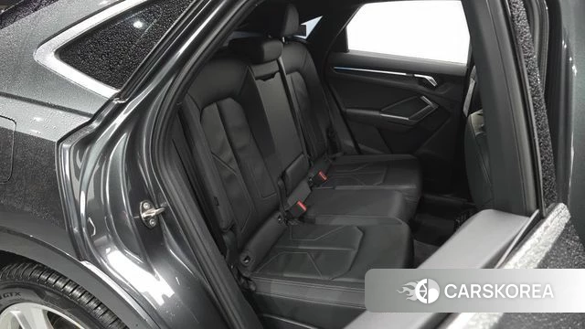 Audi Q3 (F3) 2023 Серый из Кореи, фото 3