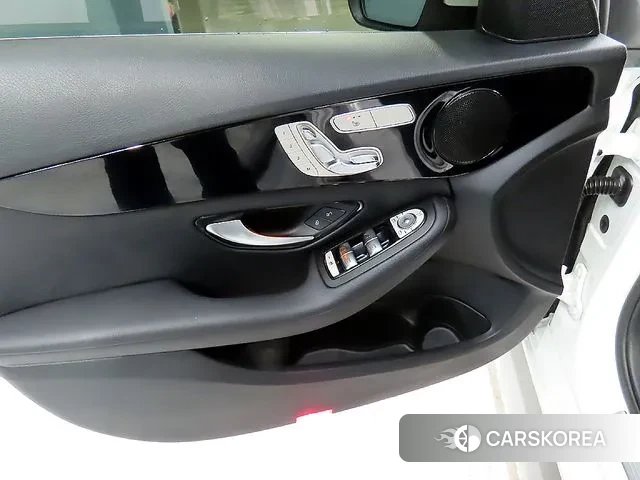 Mercedes-Benz C-Class W205 2019 Белый из Кореи, фото 3