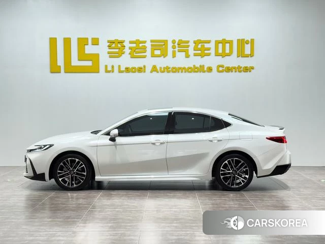 Toyota Camry 2025 Белый из Китая, фото 3