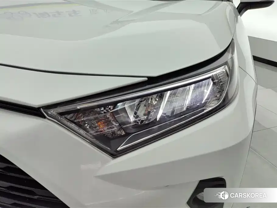 Toyota RAV4 2022 Белый из Китая, фото 3