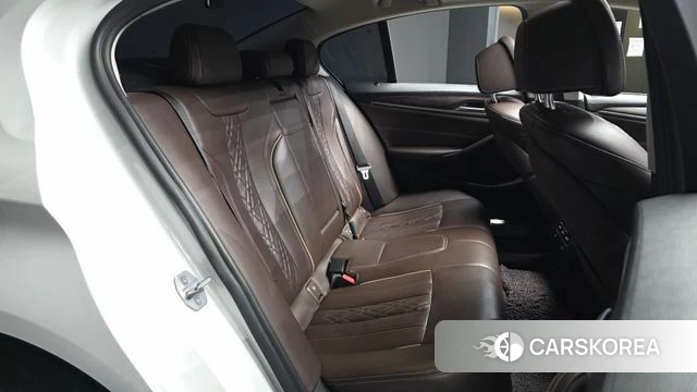 BMW 5 Series (G30) 2019 Белый из Кореи, фото 3
