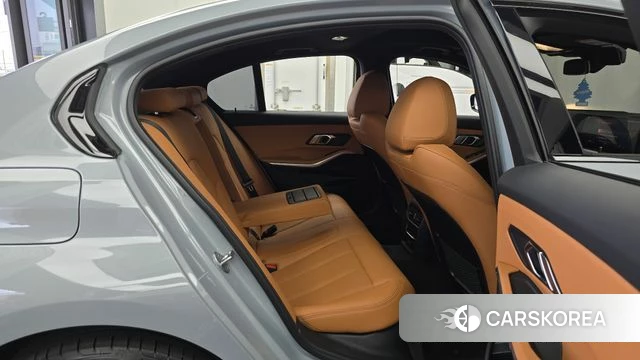 BMW 3 Series (G20) 2023 Серебристо-серый из Кореи, фото 3