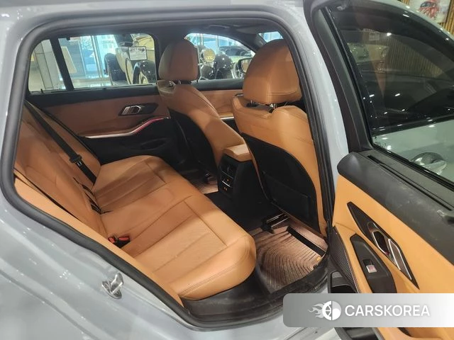 BMW 3 Series (G20) 2023 Цвет галактики из Кореи, фото 3