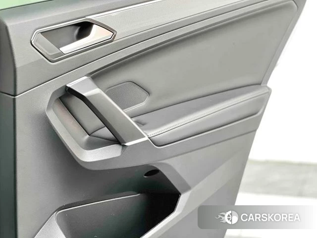 Volkswagen Tiguan L 2021 Белый из Китая, фото 3