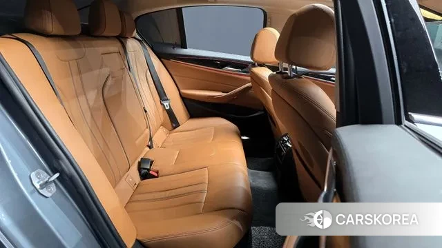 BMW 5 Series (G30) 2018 Серебряный из Кореи, фото 3