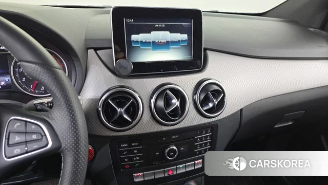 Mercedes-Benz B-Class W246 2018 Белый из Кореи, фото 3