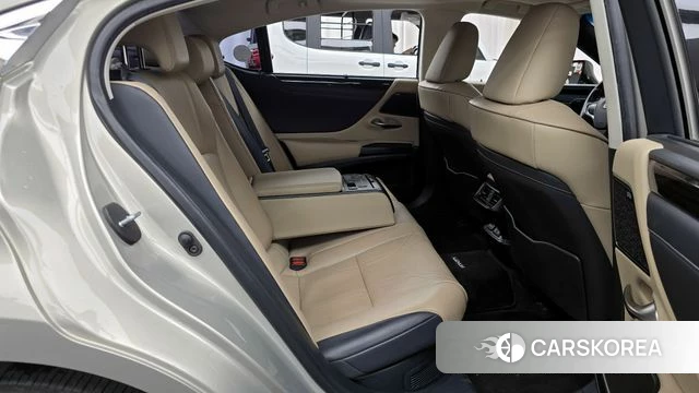 Lexus ES300h 7th generation 2019 Песочный из Кореи, фото 3