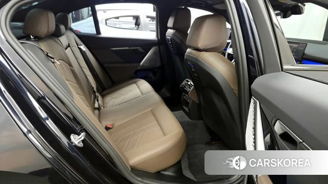 BMW 5 Series (G60) 2025 Черный из Кореи, фото 3
