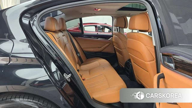 BMW 5 Series (G30) 2023 Черный из Кореи, фото 3