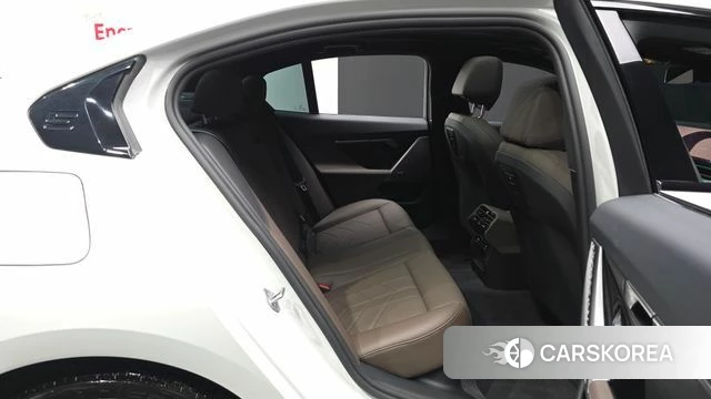 BMW 5 Series (G60) 2025 Белый из Кореи, фото 3