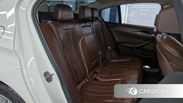 BMW 5 Series (G30) 2019 Белый из Кореи, фото 3