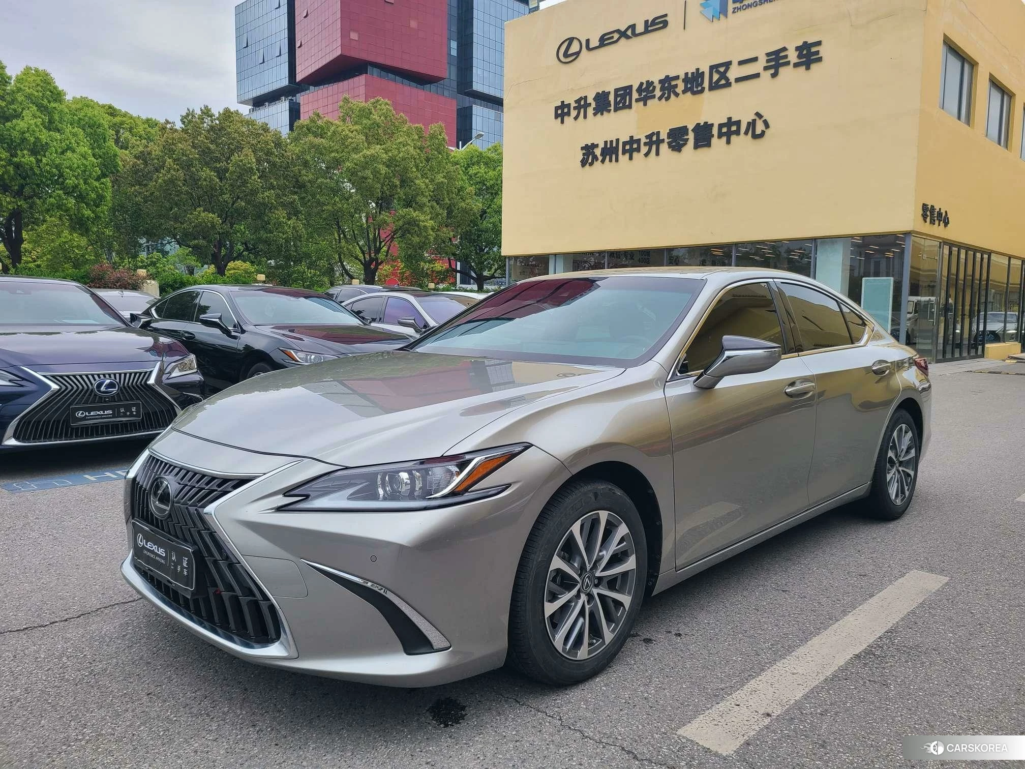 Lexus ES 2022 Серебристо-серый из Китая, фото 3
