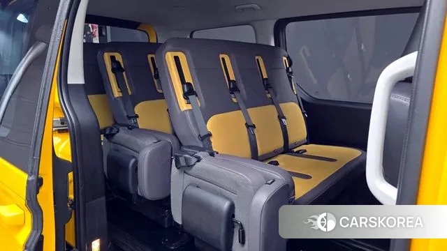 Hyundai Staria 2023 Желтый из Кореи, фото 3