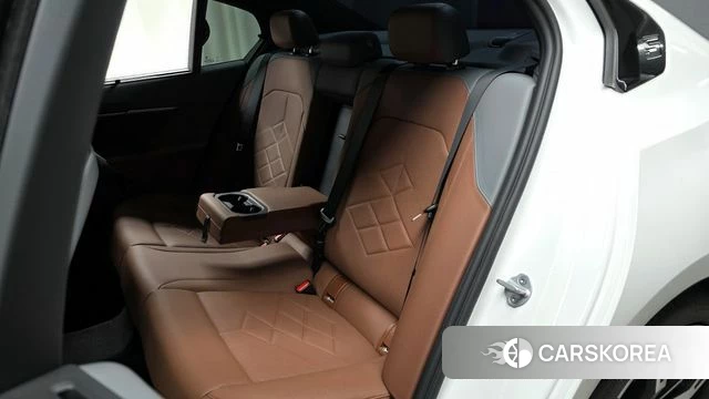 BMW 5 Series (G60) 2025 Белый из Кореи, фото 3