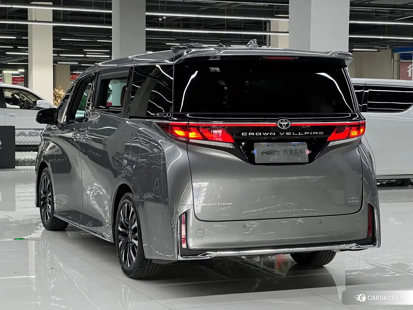 Toyota Vellfire 2026 Silver/gray из Китая, фото 3