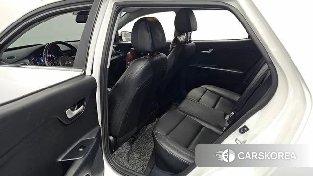 Kia Stonic 2019 Белый из Кореи, фото 3