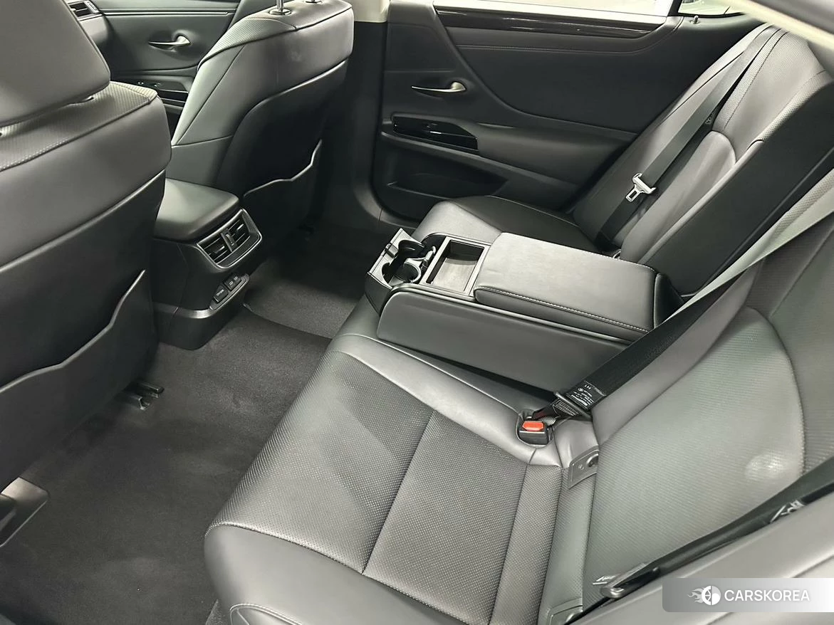 Lexus ES 2021 Темно-серый из Китая, фото 3