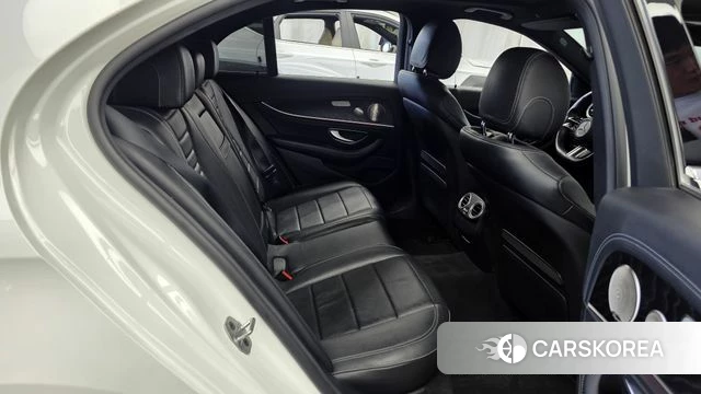 Mercedes-Benz E-Class W213 2022 Белый из Кореи, фото 3