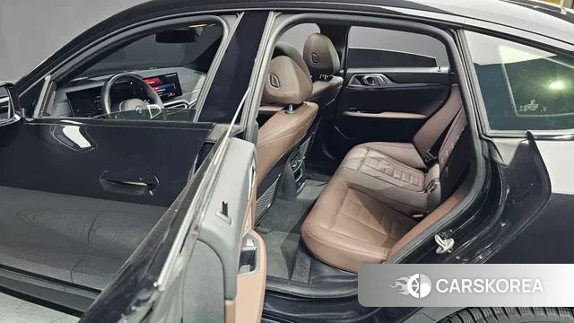 BMW i4 2023 Черный из Кореи, фото 3