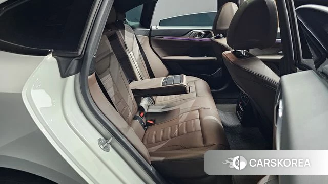 BMW 4 Series (G22) 2023 Белый из Кореи, фото 3