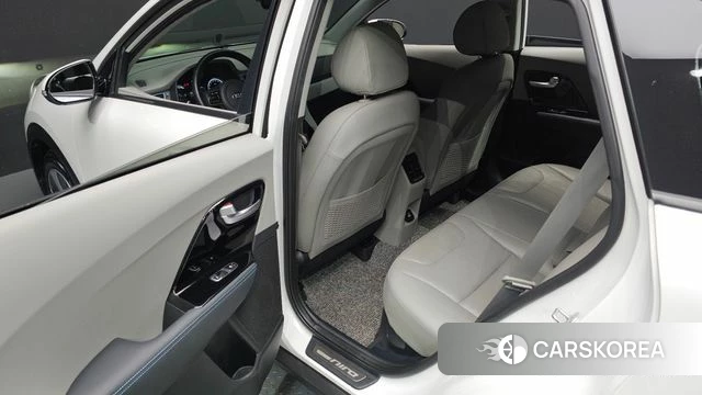 Kia Niro 2019 Белый из Кореи, фото 3