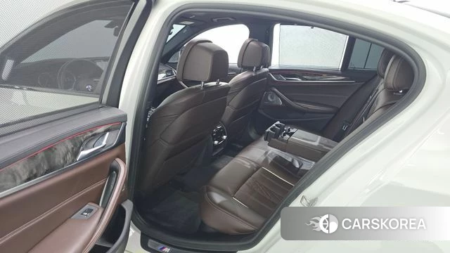 BMW 5 Series (G30) 2018 Белый из Кореи, фото 3