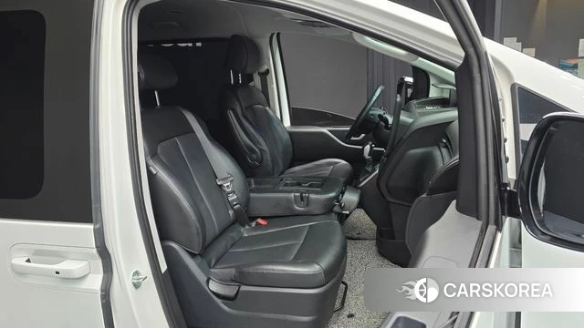 Hyundai Staria 2023 Белый из Кореи, фото 3