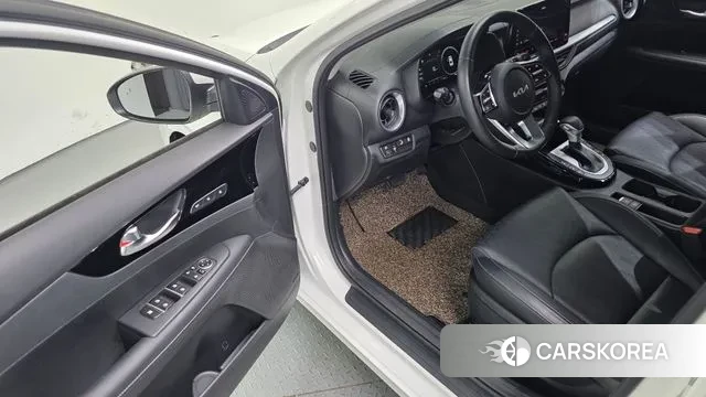 Kia The New K3 2nd generation 2022 Белый из Кореи, фото 3