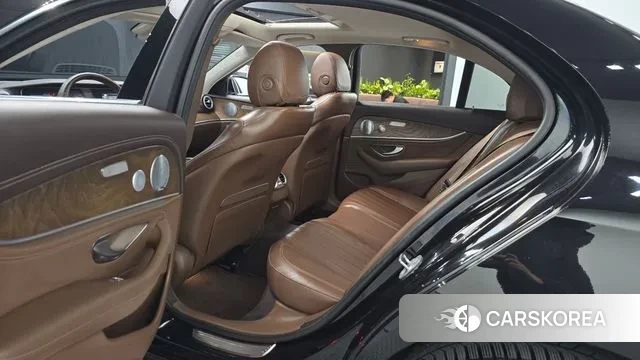 Mercedes-Benz E-Class W213 2018 Черный из Кореи, фото 3