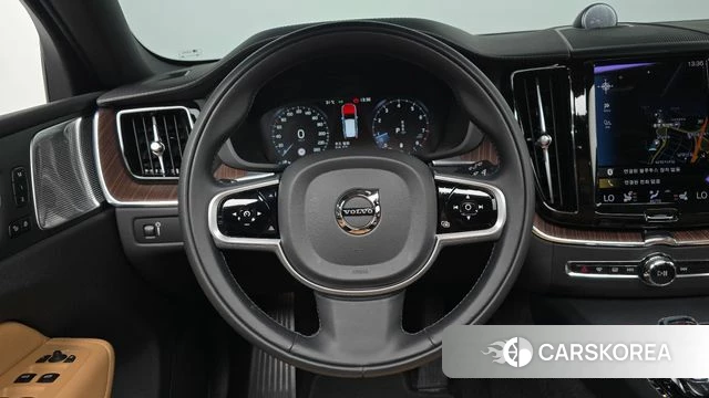 Volvo XC60 second Generation 2021 Белый из Кореи, фото 3