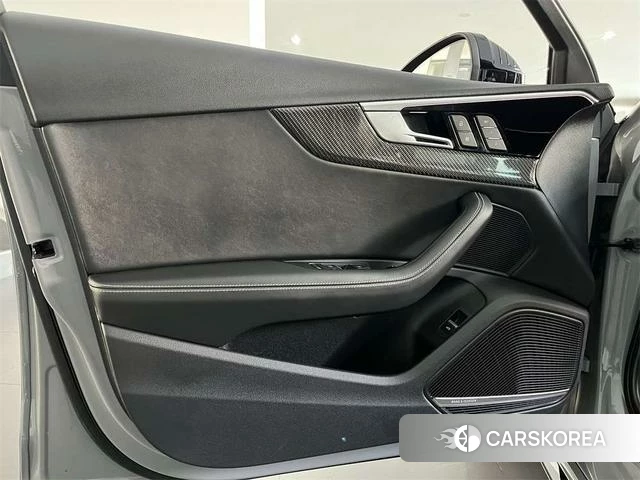 Audi RS 4 2023 Серебристо-серый из Китая, фото 3