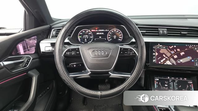 Audi e-Tron 2021 Черный из Кореи, фото 3