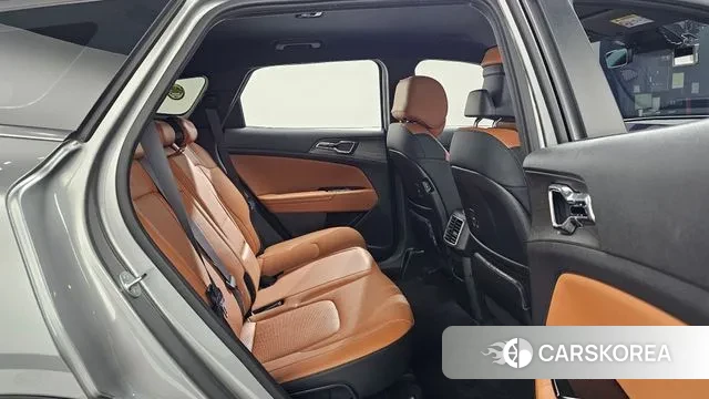 Kia Sportage 5th Generation 2023 Серебристо-серый из Кореи, фото 3