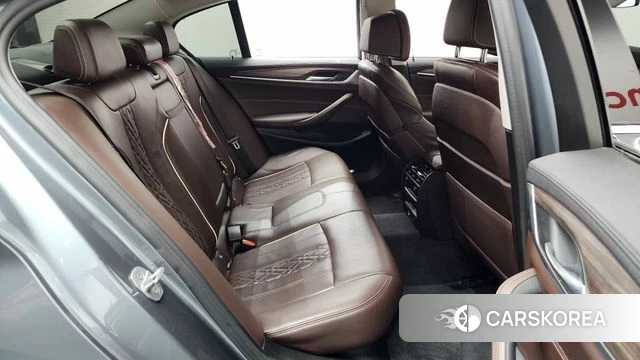 BMW 5 Series (G30) 2019 Серебристо-серый из Кореи, фото 3