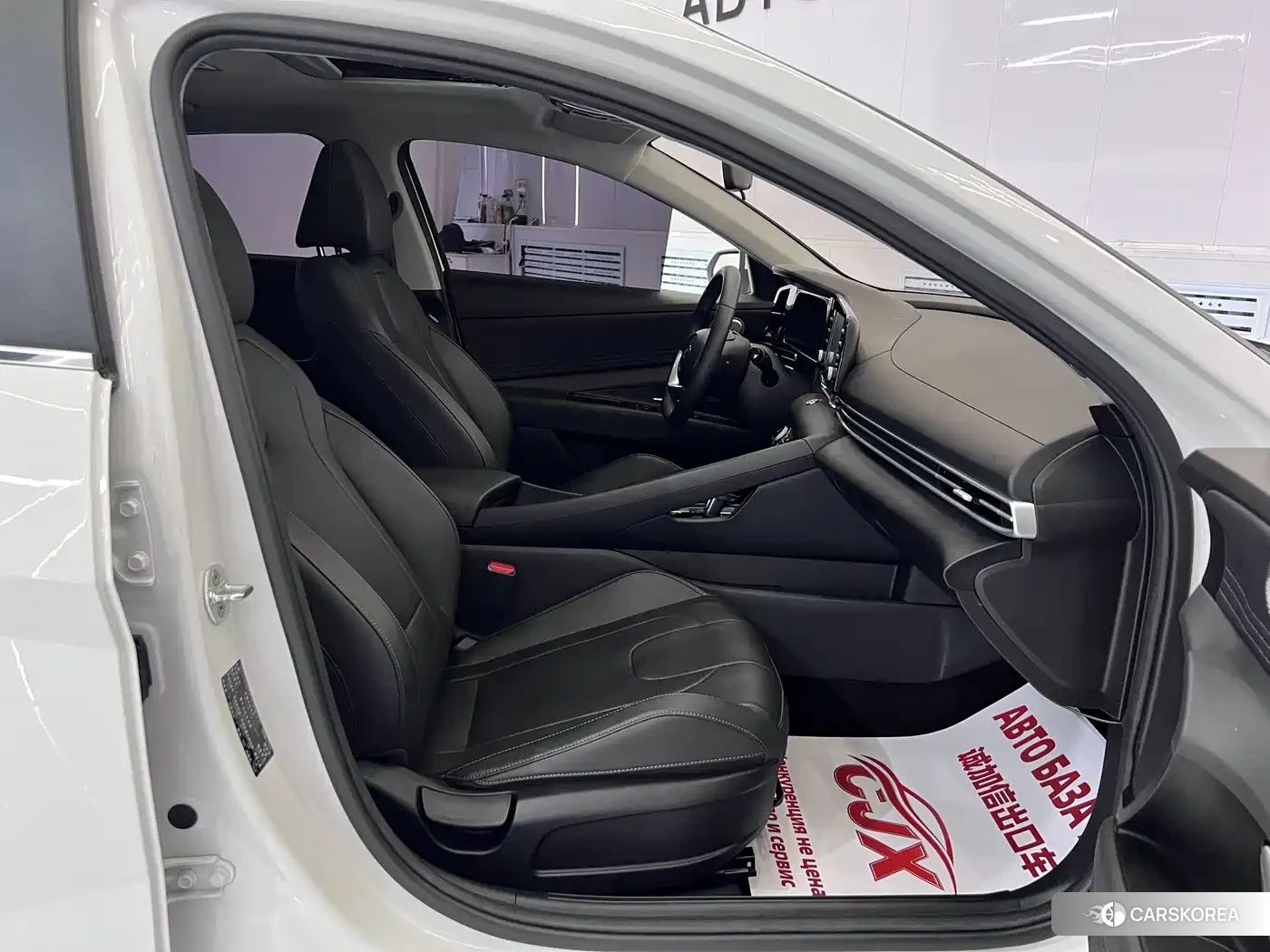 Hyundai Elantra 2023 Белый из Китая, фото 3